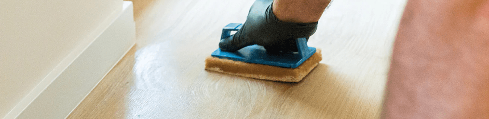 Mitä välinettä käytän Oil Plus 2C:n levittämiseen? Onko työkaluissa eroa?